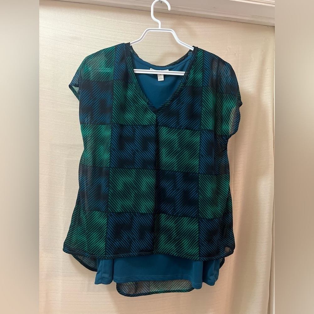 Green and Blue BOGO Dana Buchman Women's Top size small ⚫️